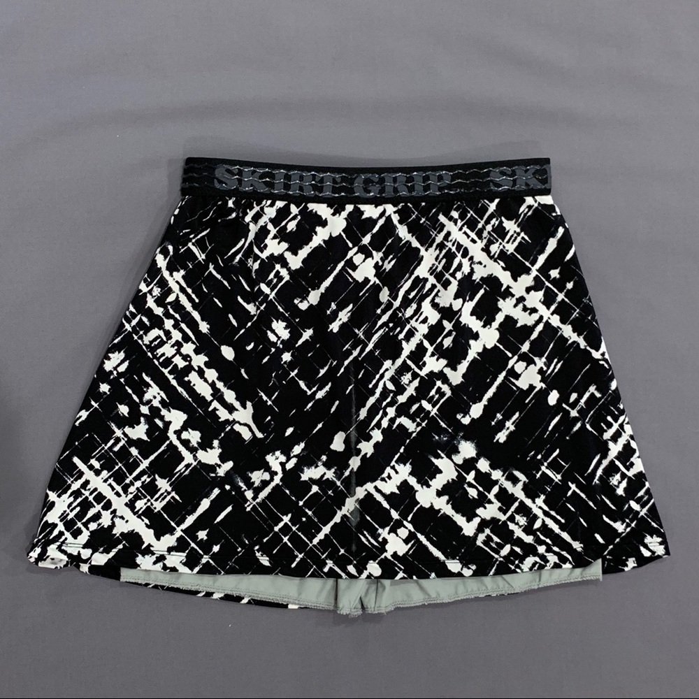 Skirt Grip - The Athletic Skort - black white